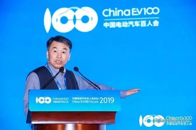 加拿大滑铁卢大学李献国教授发表主题演讲
